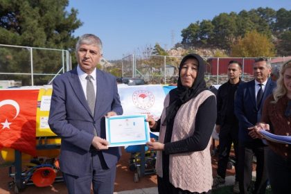 aladagda-ureticilere-yuzde-70-hibe-ile-ilaclama-makinesi-dagitildi