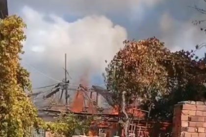 alevlerin-sardigi-ev-kullanilamaz-hale-geldi