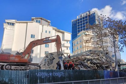 ankarada-yikim-calismasi-gerceklestiren-binada-cokme-meydana-geldi