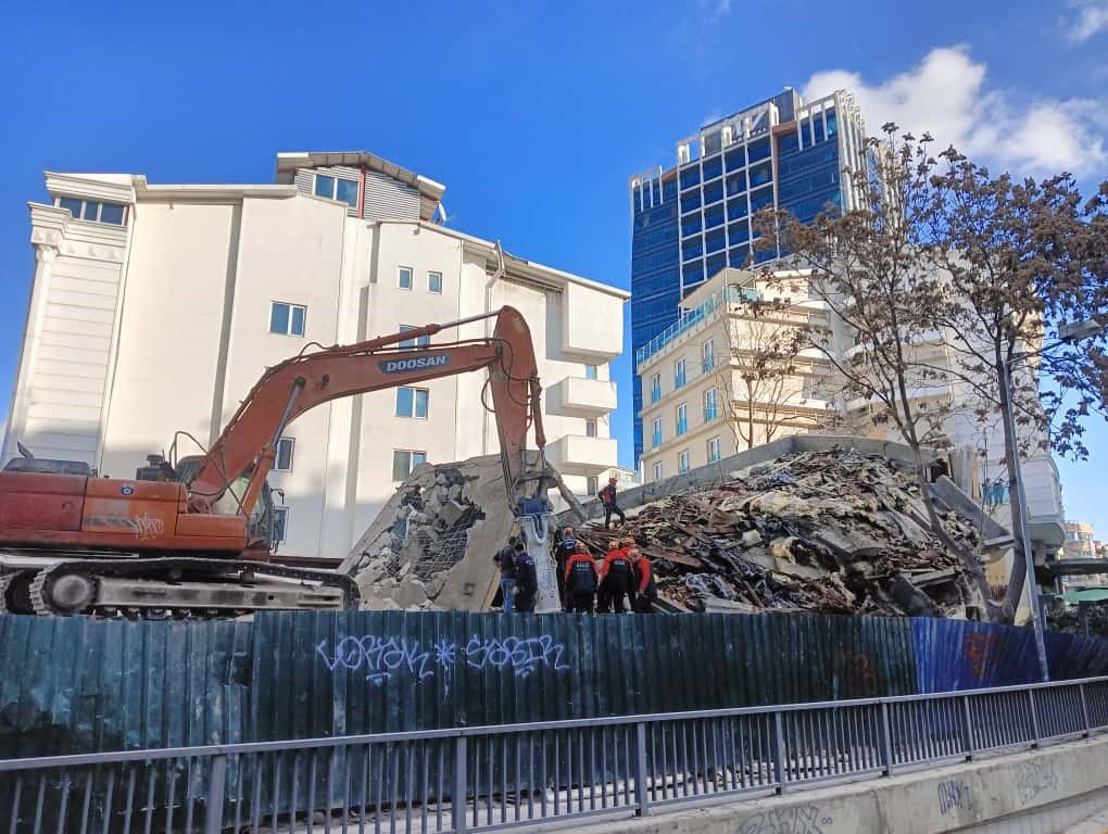 ankarada-yikim-calismasi-gerceklestiren-binada-cokme-meydana-geldi