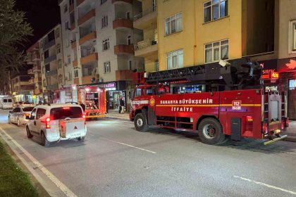 baca-temizliginden-cikan-dumani-yangin-sanan-vatandaslar-ortaligi-ayaga-kaldirdi