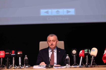 baskan-buyukakindan-zor-soru-kucucuk-kaymayi-bile-tespit-edemeyen-izmit-belediyesi-metroyu-nasil-tespit-etti