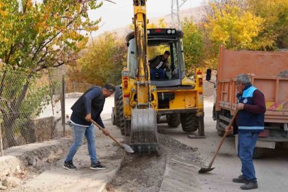 battalgazi-belediyesi-camurlu-mahallesinde-asfalt-yama-calismasi-yapti