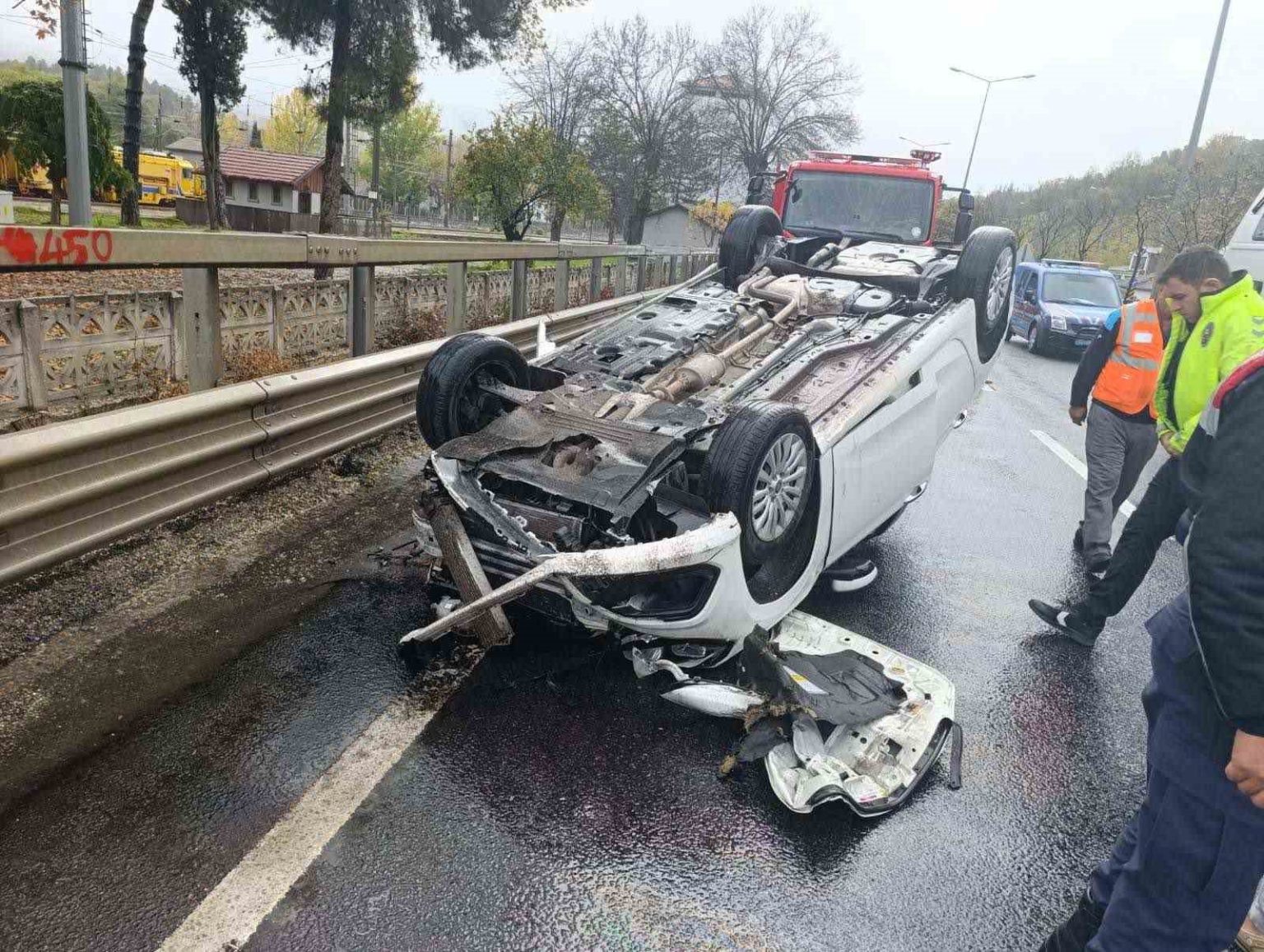 bilecikte-takla-atan-aracin-surucusu-hafif-yaralandi