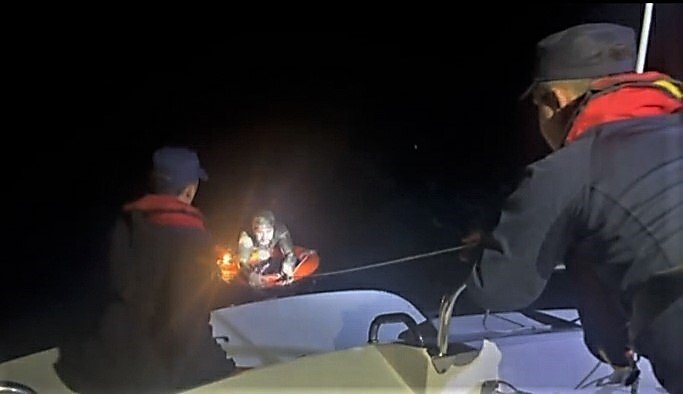 bodrum-aciklarinda-bitkin-dusen-duzensiz-gocmen-kurtarildi