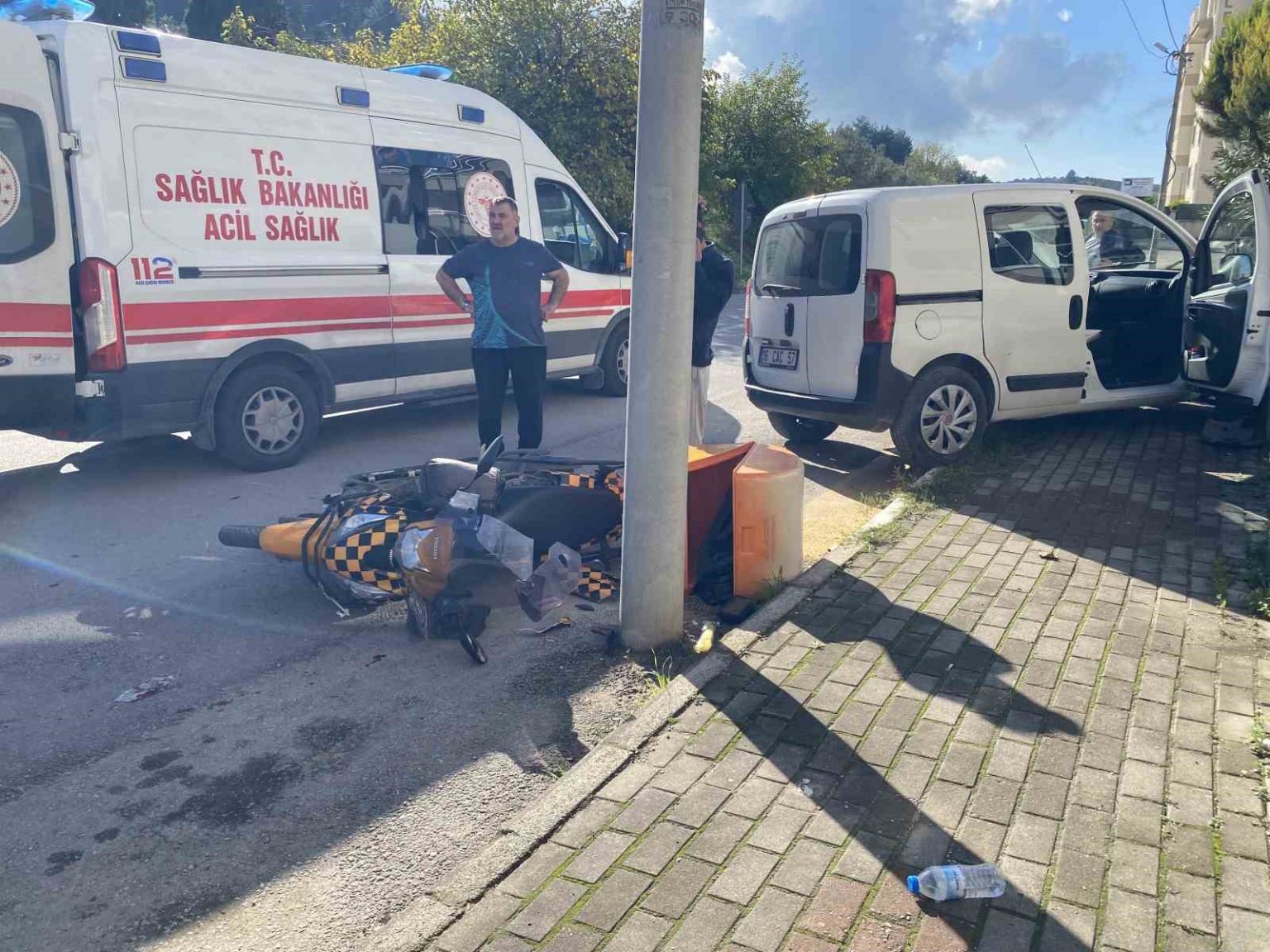 bursada-egitim-pistinde-feci-kaza-ehliyetsiz-genc-kuryeye-carpti