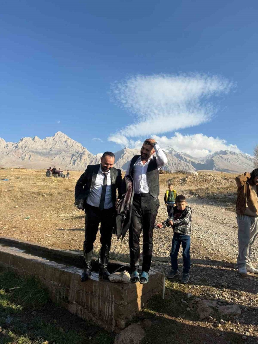 camardida-damat-serinletme-gelenegi-renkli-goruntulere-sahne-oldu