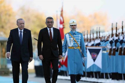 cumhurbaskani-erdogan-kktc-cumhurbaskani-erhurmani-resmi-torenle-karsiladi