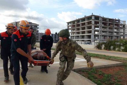 dagin-zirvesinde-fenalasinca-ekiplerin-kurtarmak-icin-seferber-oldugu-adam-hayatini-kaybetti