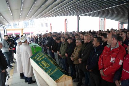 dere-yataginda-cenazelerine-ulasilan-anne-ve-oglu-gozyaslari-arasinda-topraga-verildi