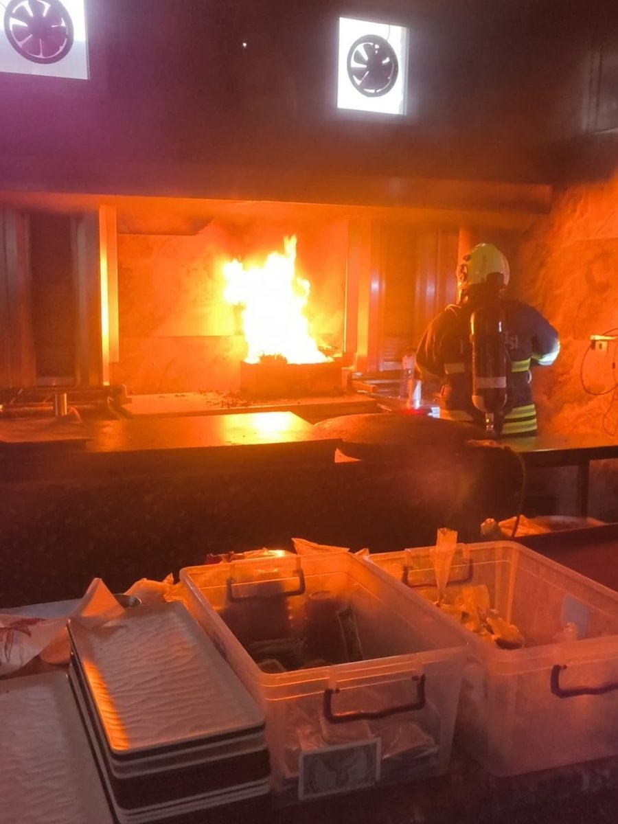 donercide-kizartma-makinesi-alevlere-teslim-oldu