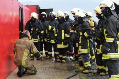 ebyu-uzumlu-myo-ogrencilerine-uygulamali-temel-itfaiyecilik-egitimi