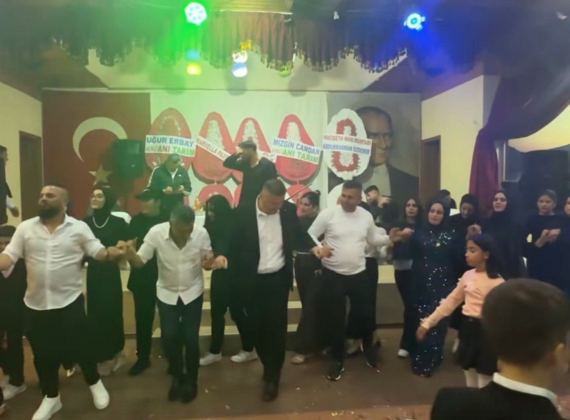 egirdir-belediye-baskani-ozerin-halay-paylasimi-sosyal-medyada-gundem-oldu