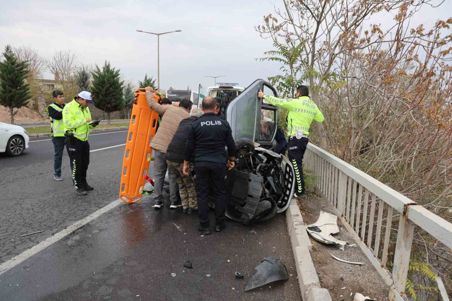 elektrikli-otomobile-carpti-savunmasi-pes-dedirtti-kucuk-oldugu-icin-captim-buyuk-olsa-carpmazdim