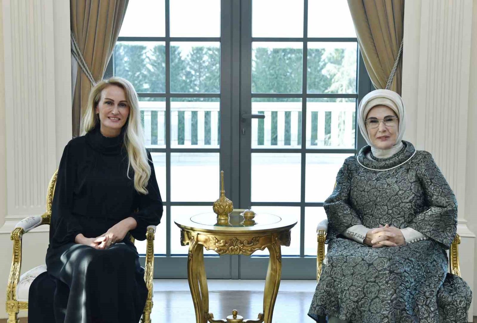 emine-erdogan-kktc-cumhurbaskaninin-esi-nilden-bektas-erhurman-ile-bir-araya-geldi