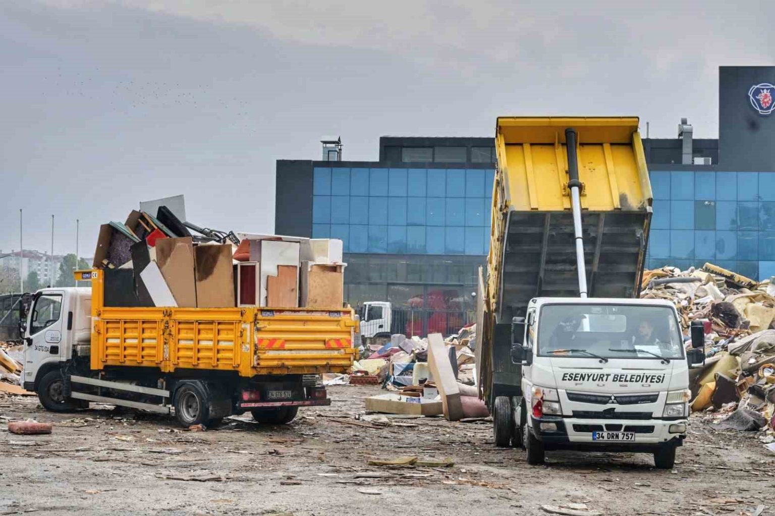 esenyurtta-kullanilmis-ev-esyalari-dogaya-zarar-vermeden-bertaraf-ediliyor