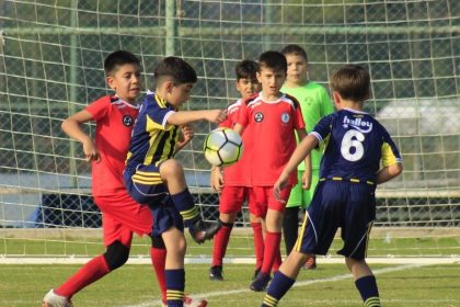 fenerbahceyi-eleyen-denizlili-gencler-dikkat-cekti