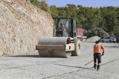 gulnarda-5-mahalleyi-birbirine-baglayan-yol-yenilendi