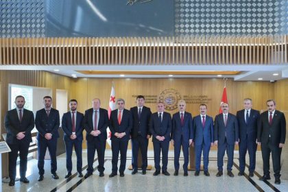 gurcistan-altyapi-bakani-sokhadzeden-bakan-uralogluna-bassagligi