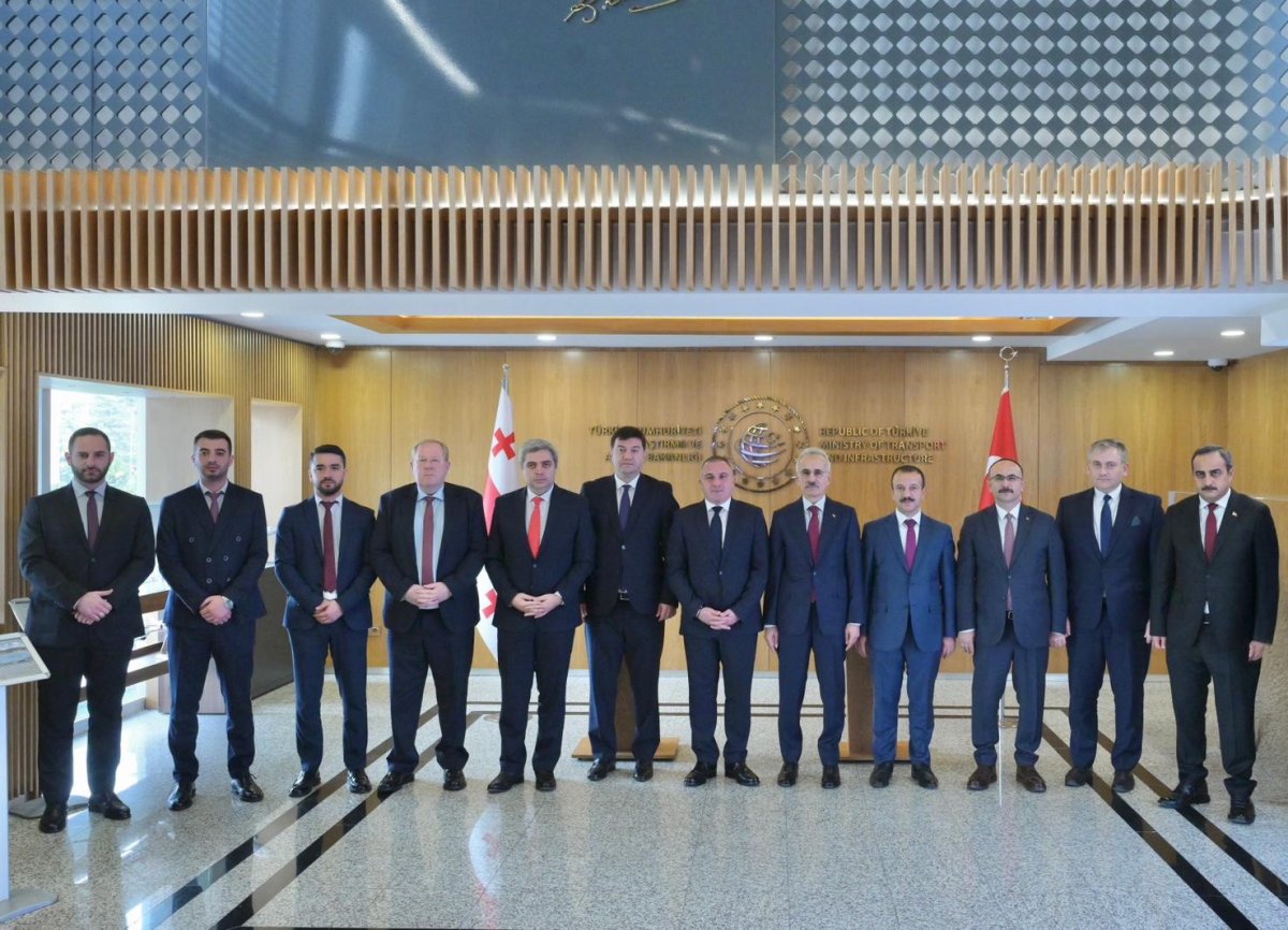 gurcistan-altyapi-bakani-sokhadzeden-bakan-uralogluna-bassagligi