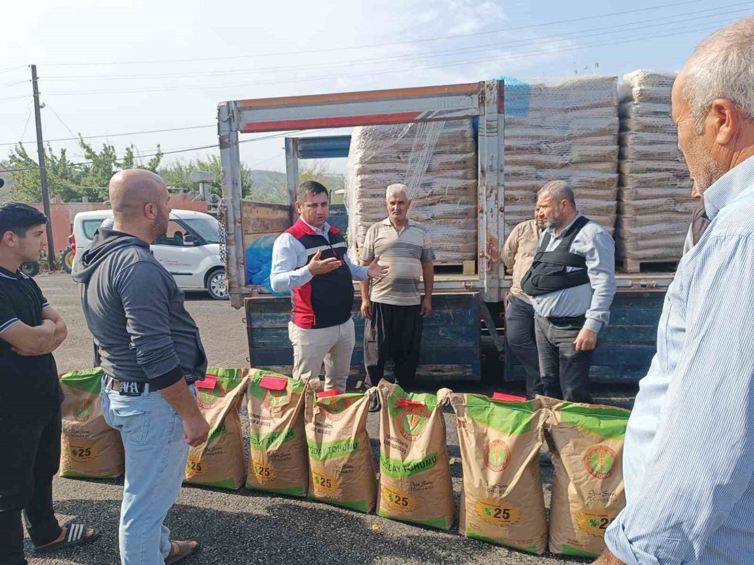 imamoglunda-yangindan-etkilenen-ureticilere-bugday-tohumu-destegi