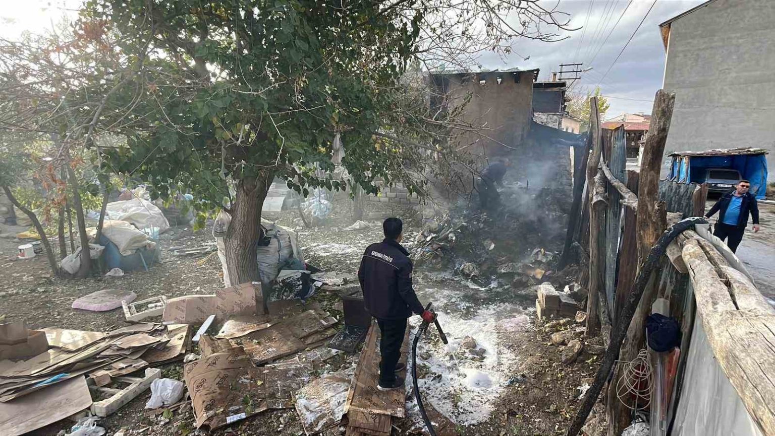 itfaiye-evin-catisina-sicrayan-yangini-buyumeden-sondurdu