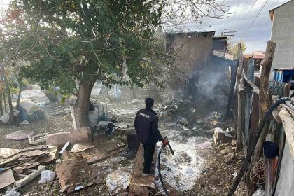 itfaiye-evin-catisina-sicrayan-yangini-buyumeden-sondurdu