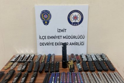 izmitte-iki-cocugun-uzerinde-52-kesici-alet-ele-gecirildi