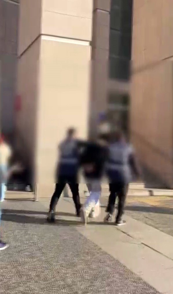 kagithanede-gurultu-tartismasinda-1-kisiyi-oldurup-2-kisiyi-yaralayan-19-yasindaki-supheli-tutuklandi