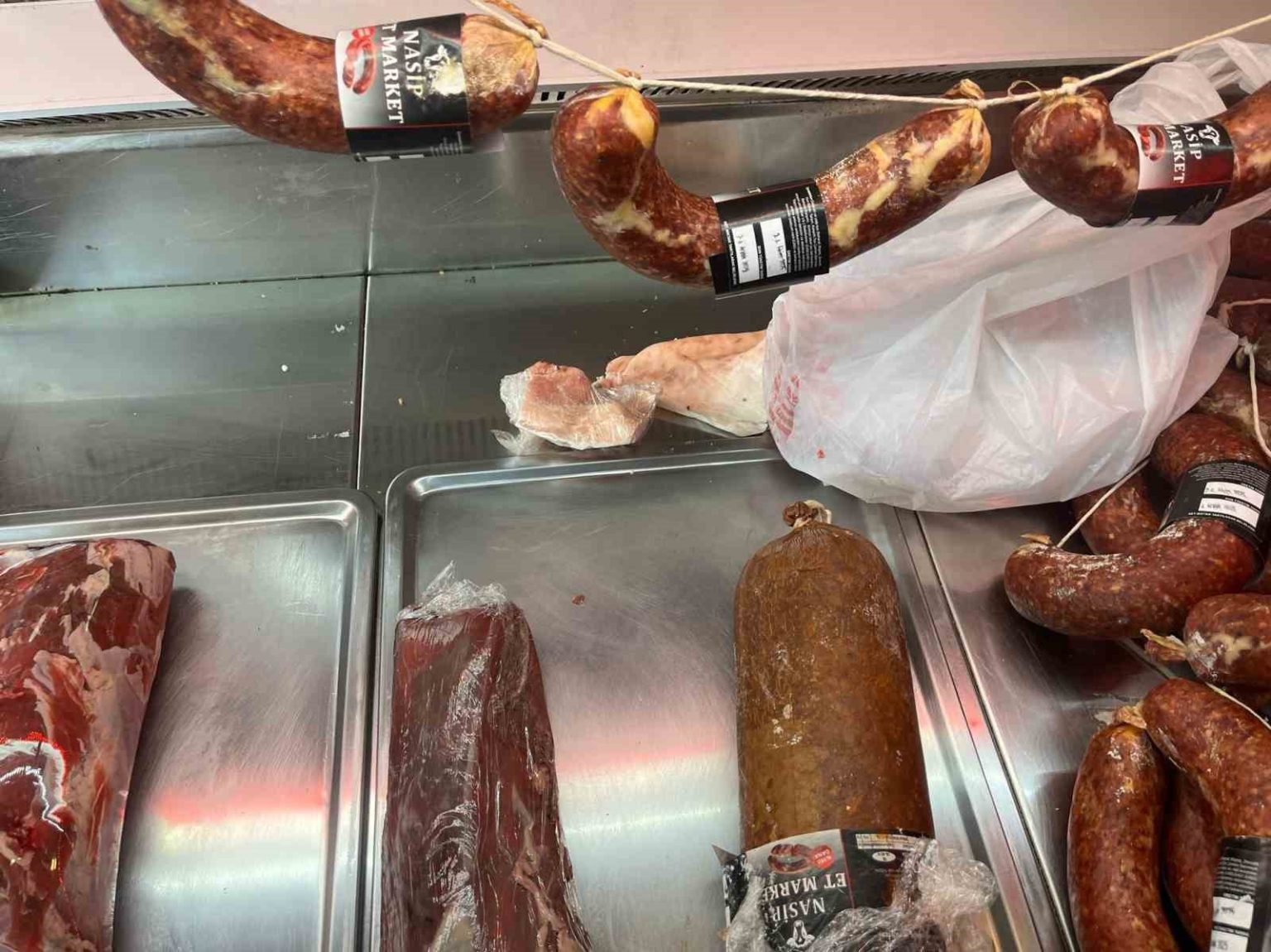 kasap-dukkaninin-uretim-bolumune-giren-zabitalar-sok-oldu