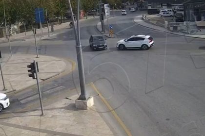 kirmizi-isikta-gecen-otomobile-2-bin-167-tl-para-cezasi-kesildi