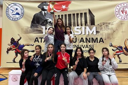 koycegizli-guresci-kizlar-madalyalari-topladi