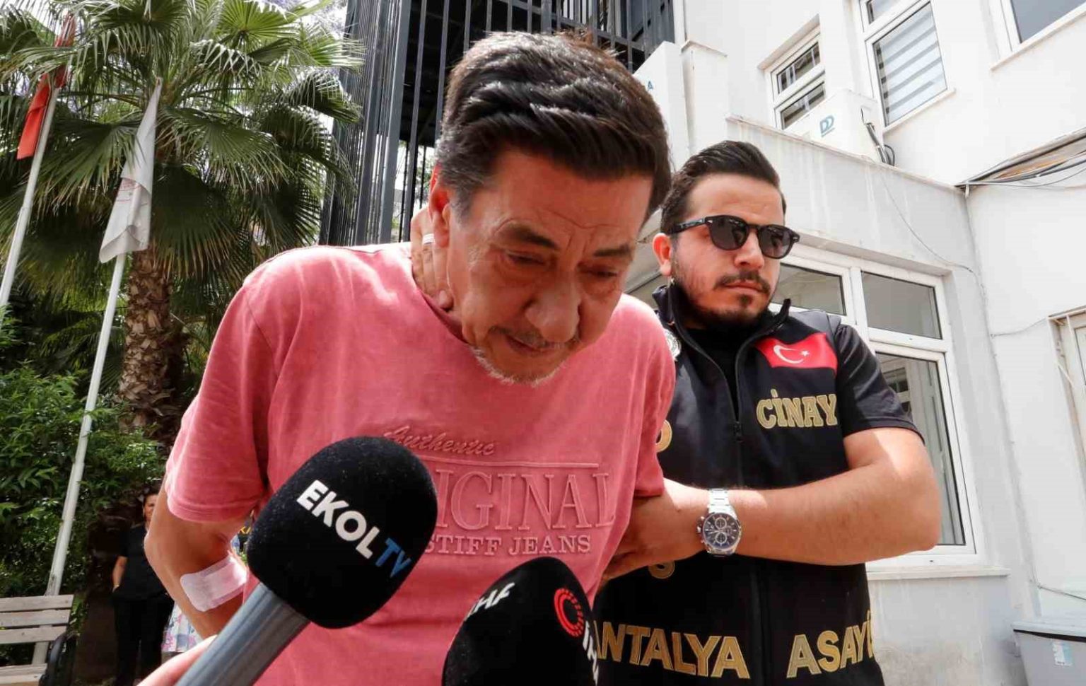 kucuk-kizin-agabeyim-cennette-sozleri-salonda-gozyaslarina-neden-oldu