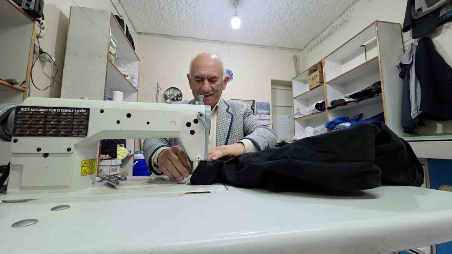 kutahyada-52-yillik-terzi-himmet-kalkan-sanat-artik-bitmek-uzere