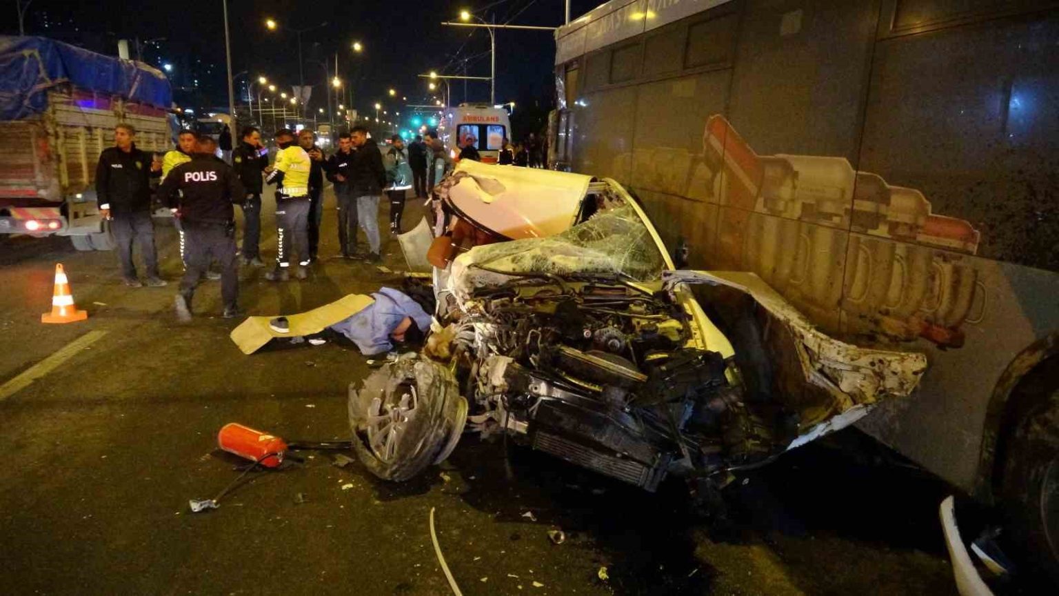 malatyada-feci-kaza-2-olu-3-yarali