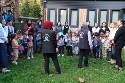 minikler-hem-deprem-cantasi-hazirladi-hem-cok-kapan-tutun-yapti