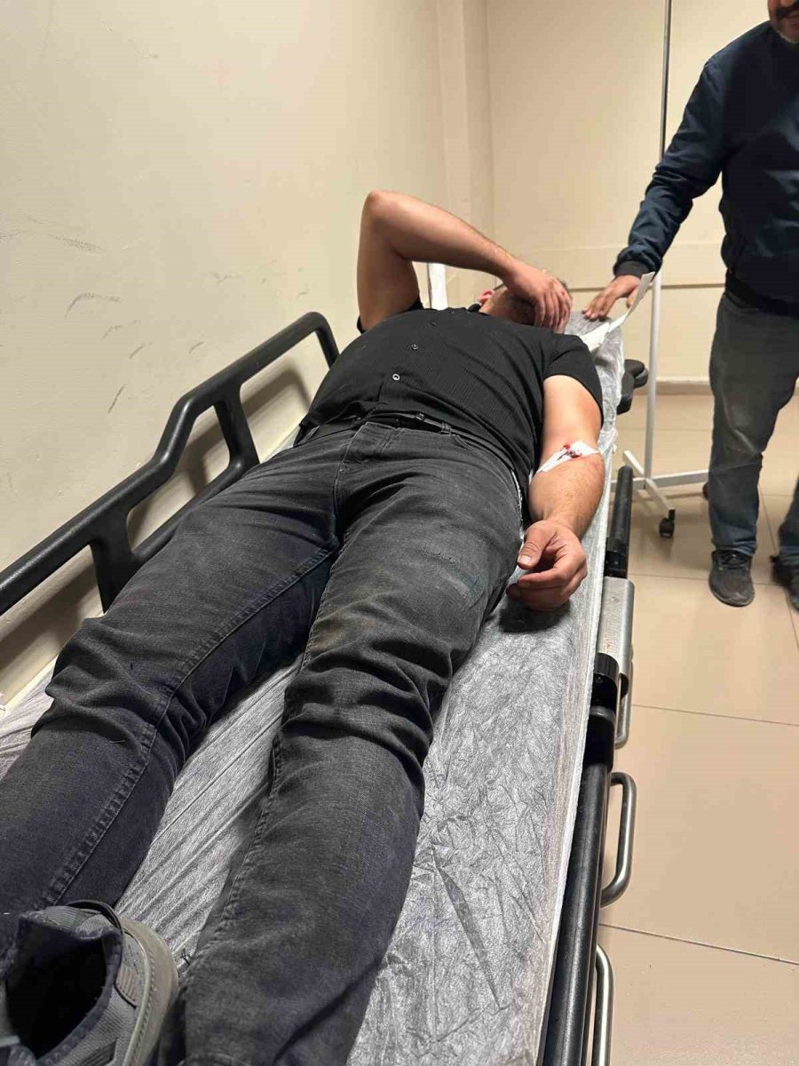 motosiklet-devrildi-2-yarali