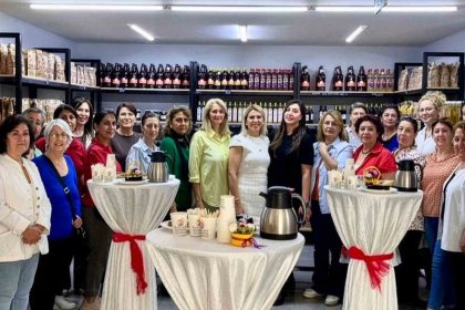 muratpasada-kadin-dayanismasi-buyuyor