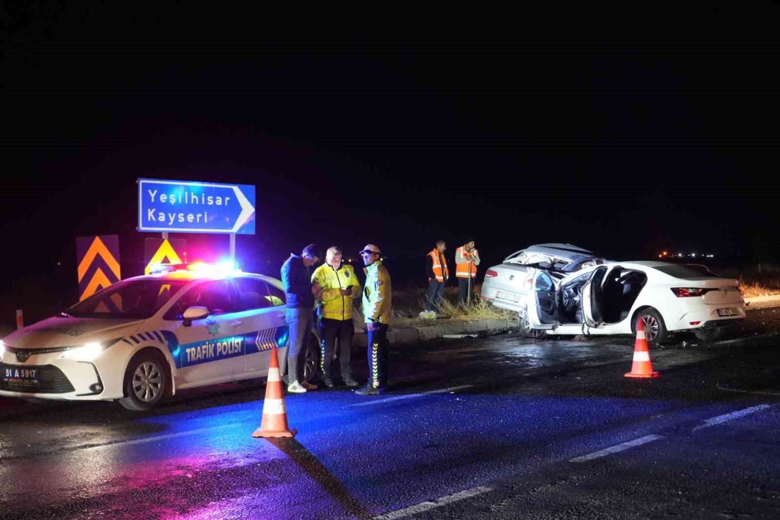 nigde-kayseri-karayolunda-feci-kaza-3-olu-6-yarali