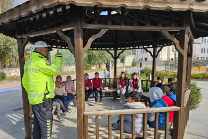 nigdede-ogrencilere-teorik-ve-uygulamali-trafik-egitimi