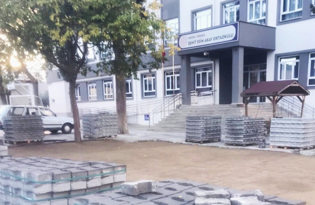 okul-bahcesine-parke-dosenmeye-basladi