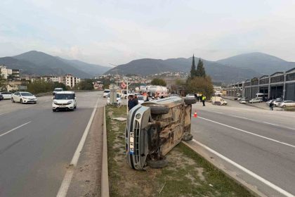 osmaniyede-kontrolden-cikan-otomobil-takla-atti-2-yarali