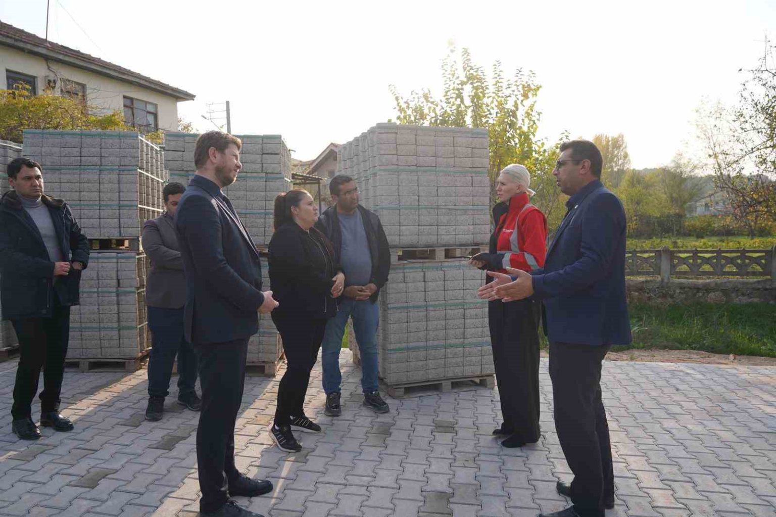 pelitozu-mahallesi-camur-ve-tozdan-kurtuluyor