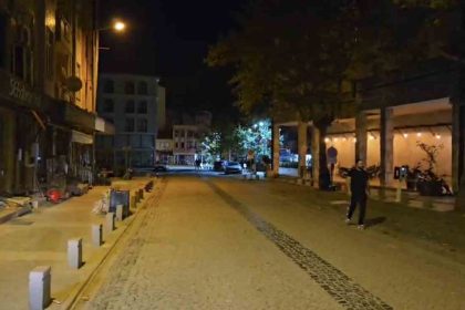 sindirgi-pes-pese-depremlerle-sarsildi