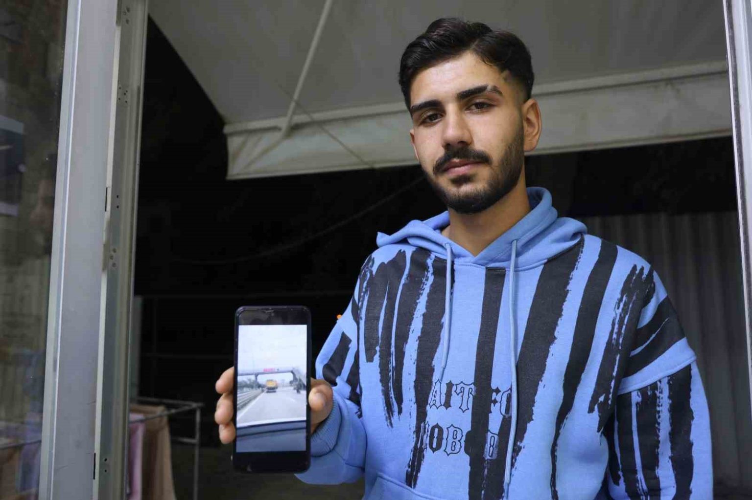 sol-seritte-100-kilometre-hizla-ilerleyen-hafriyat-kamyonu-hayrete-dusurdu