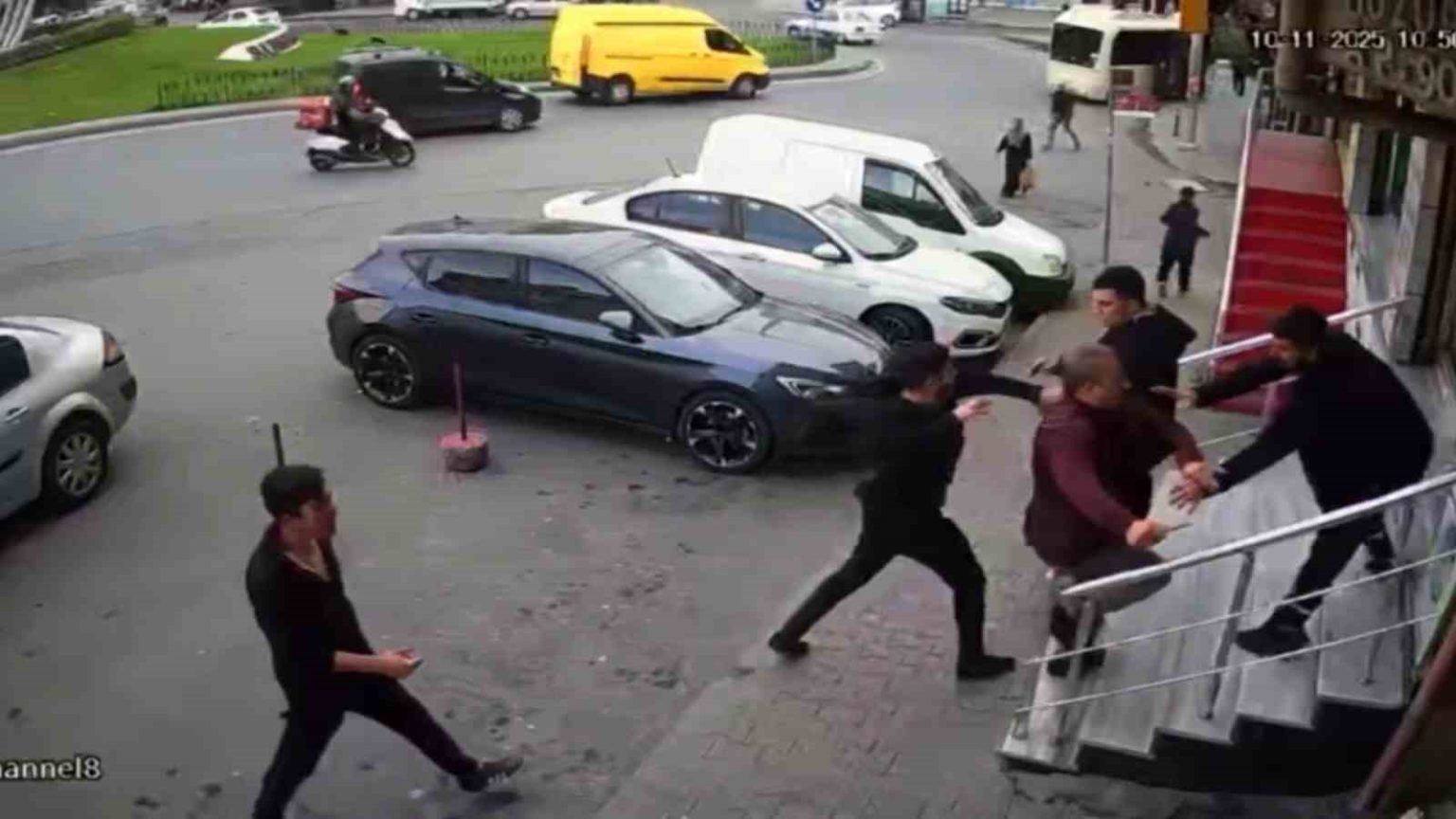 sultangazide-musluklari-neden-acik-biraktin-kavgasinda-dukkani-basan-sabikali-baba-dehset-sacti