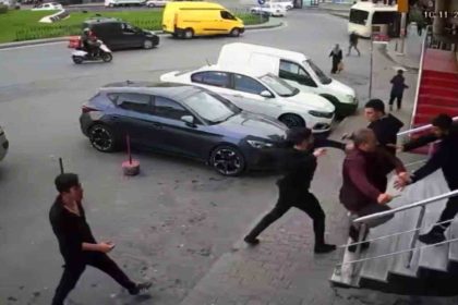 sultangazide-musluklari-neden-acik-biraktin-kavgasinda-dukkani-basan-sabikali-baba-dehset-sacti