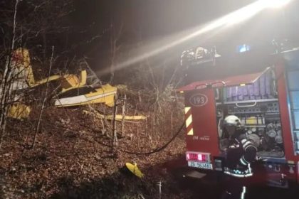 turkiyeye-ait-yangin-sondurme-ucagi-hirvatistanda-dustu-1-sehit