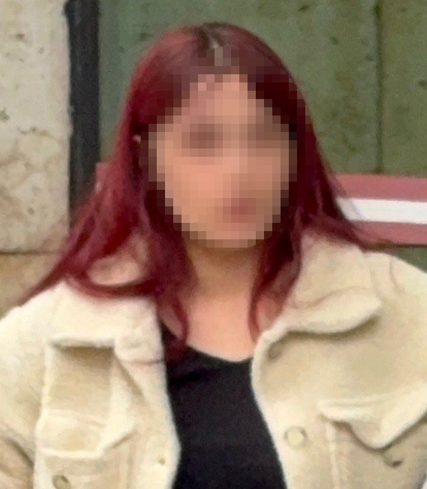 universite-ogrencisi-genc-kiz-kardeslerine-saldiran-babasini-bicakladi