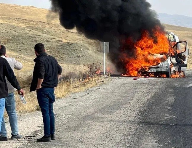 vanda-alev-alan-minibus-kullanilamaz-hale-geldi